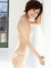 Adorable babe Miyu Oriyama melts the heart in her pink bikini