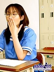 After masturbating this Naughty Asian slut dresses for her exersize session